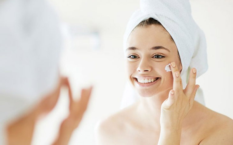 Dưỡng ẩm da, chú ý nguồn nước tắm, chăm sóc sức khỏe từ bên trong là cách điều trị bệnh hiệu quả